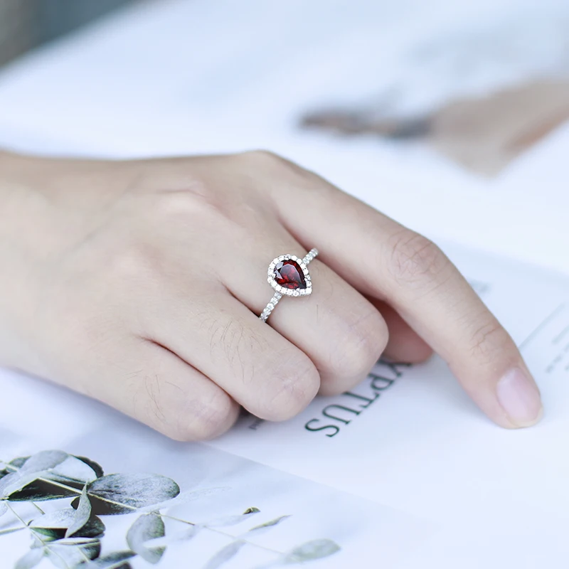 Женское кольцо из серебра 925 пробы с натуральным красным гранатом карата|Кольца| |