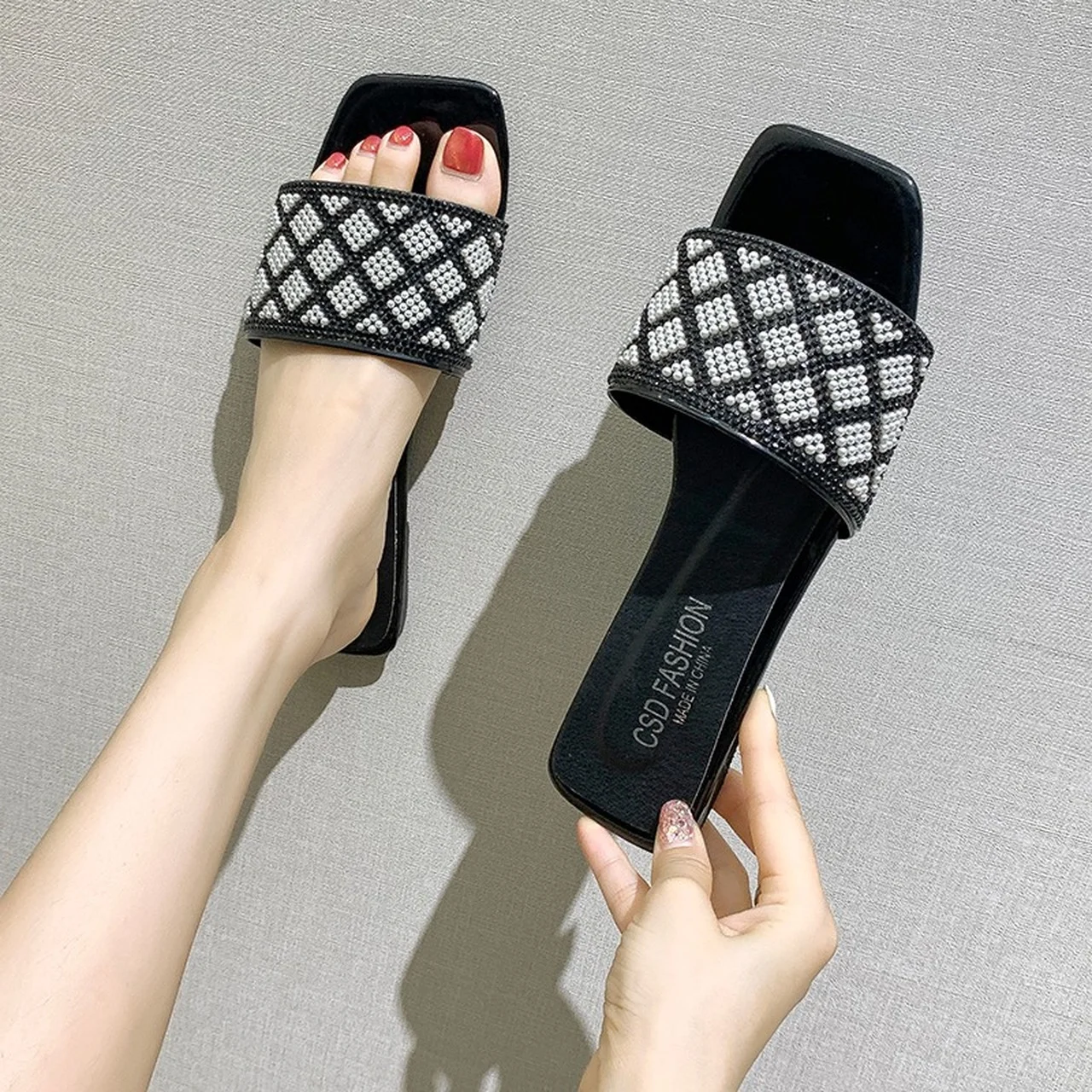 

Large size Summer Women Flat Heels Slippers Fashion String Bead Open Toes Slides Luxury Designer Squared Toes Ladies Slippers