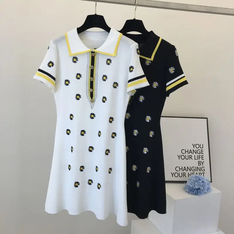 Женское трикотажное платье ALPHALMODA с вышивкой ромашки воротник поло короткими
