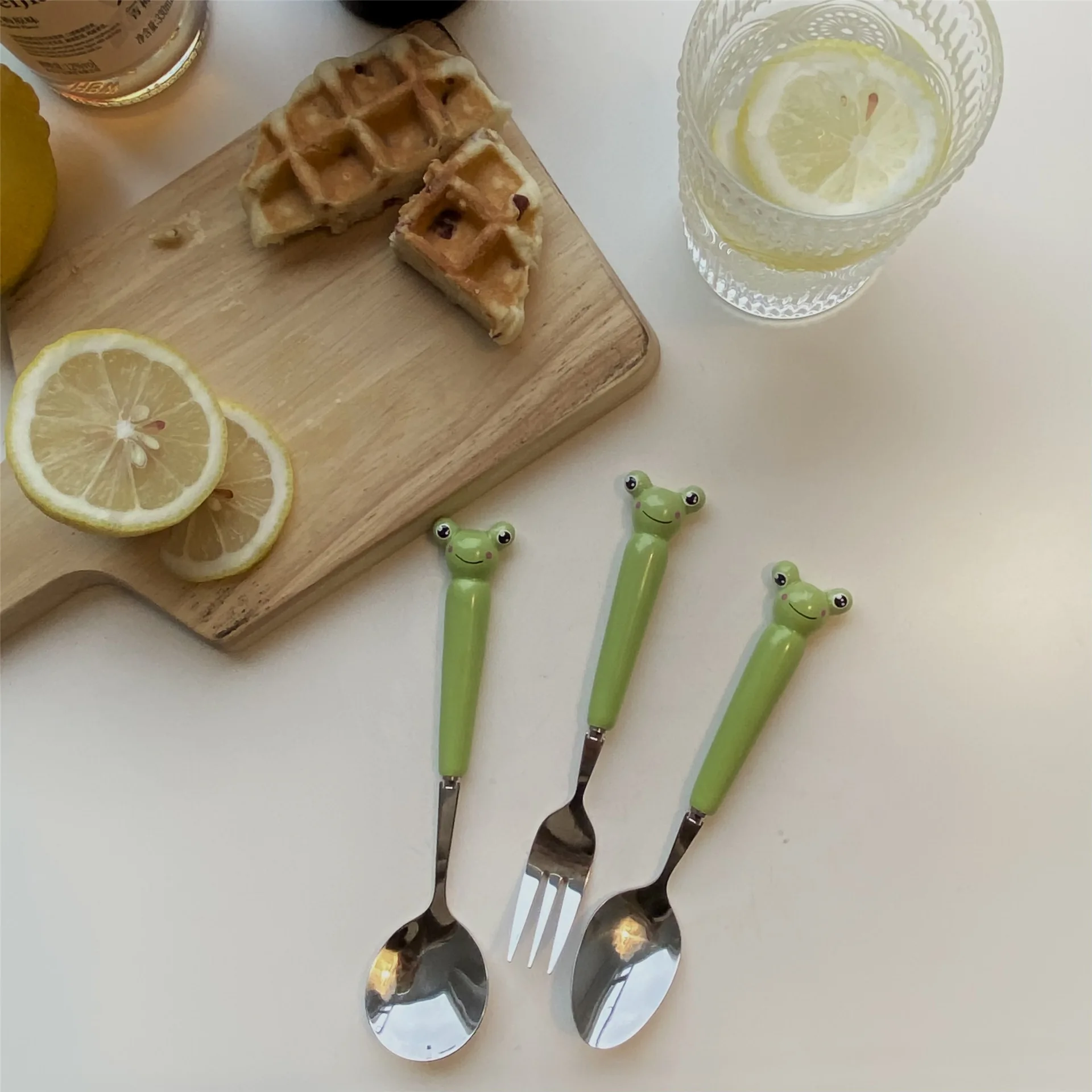 

Cure Cartoon Cute Big Eye Frog Expression Ceramic Spoon Fork Portable Tableware Dessert Cake Fork Spoon Set