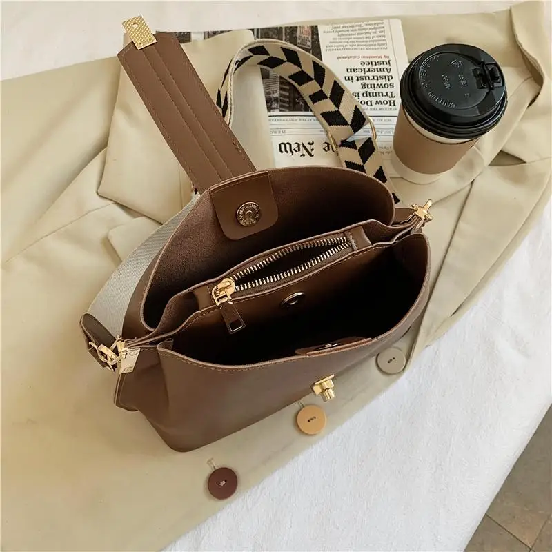 

Female PU Leather Wide Strap Shoulder Bags Solid Color Simple Crossbody Bags for Women Trendy Wild Style Small Bucket Bag Sac