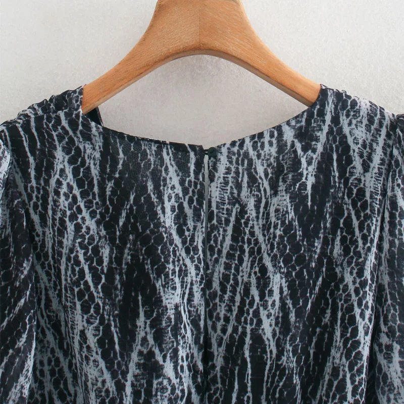 

Women's Long Sleeve V-neck Dress Fashion Puff Sleeve Animal Printed Chic Waist Mini Dress Fold Decoration Female Dress