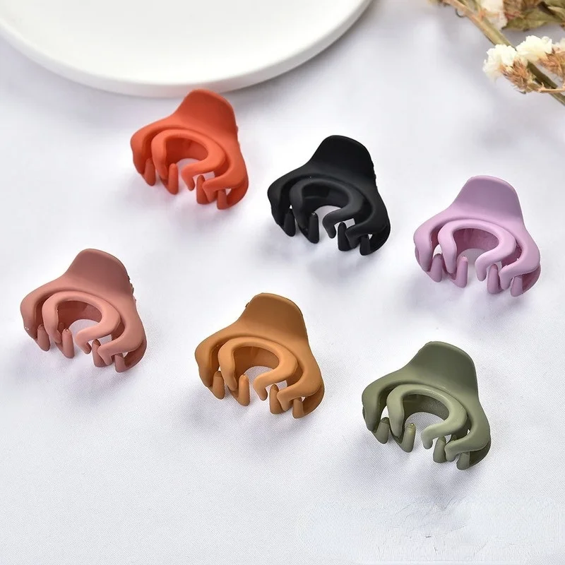 

Solid Color Acrylic Hair Claws Elegant Barrette Crab Ponytail Hair Clips Small Hairpins for Women Girls Fashion Hair Accessorie