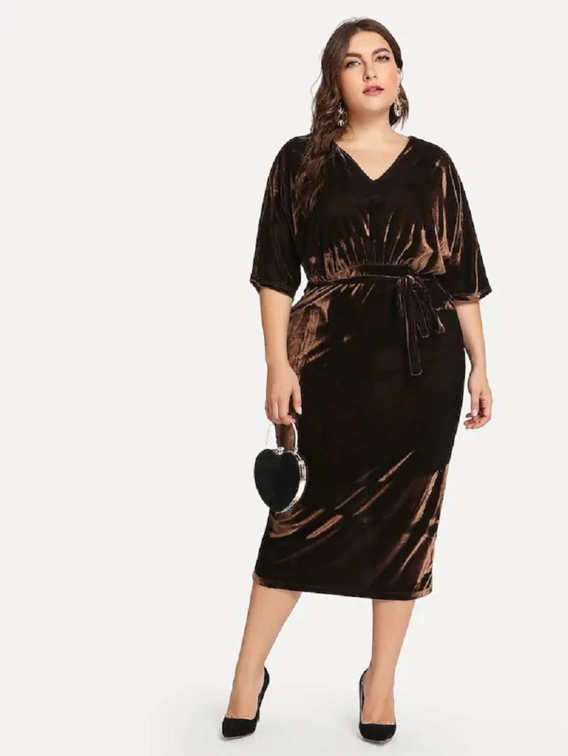 

Новый стиль, вельветовое приталенное платье с V-образным вырезом и высокой талией, с рукавами три четверти, большие размеры, коричневое рекл...