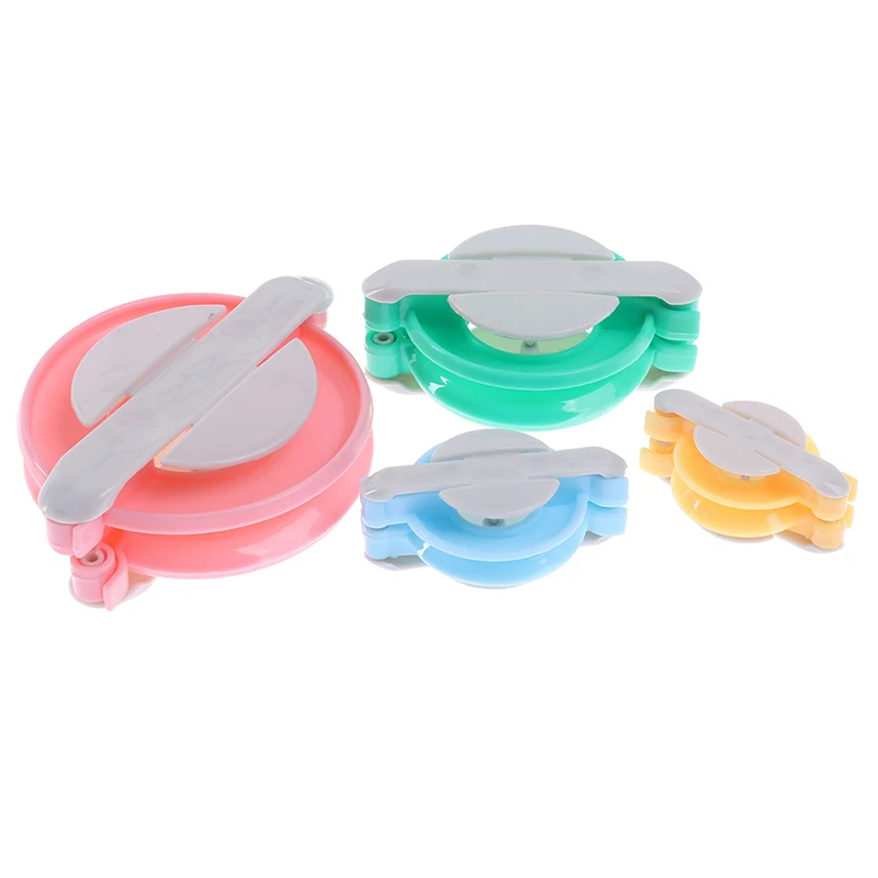 

1 Set Essential Pom-Pom Pompom Maker Fluff Ball Weaver Needle Craft Knitting Tool DIY Set- Random Color