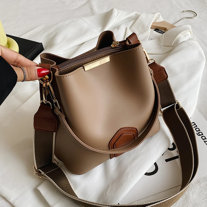 

Vintage Bucket Bag Design Women Handbags Luxury Pu Leather Wide Strap Shoulder Crossbody Bags Large Capacity Tote Big Purse 2021
