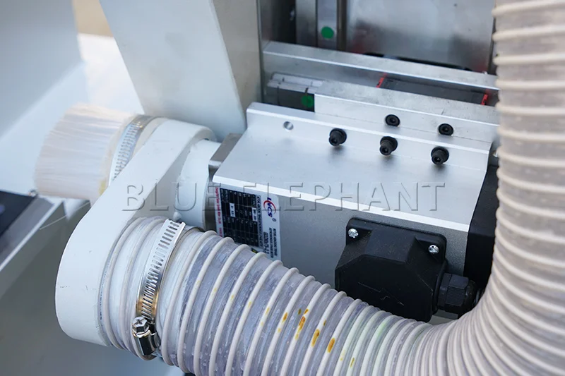 CNC боковое отверстие сверлильный станок с инфракрасным сканированием работает
