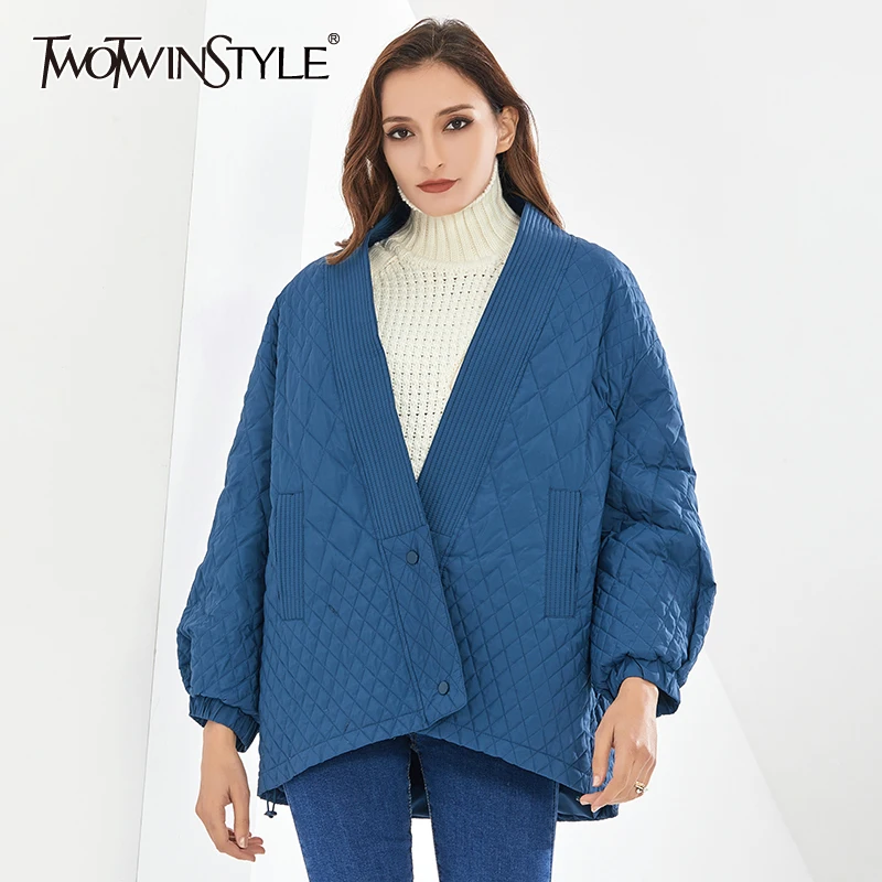 

TWOTWINSTYLE корейский стиль, лоскутные парки для женщин, v-образный вырез, длинный рукав, повседневное хлопковое пальто, женская мода, новая одежд...