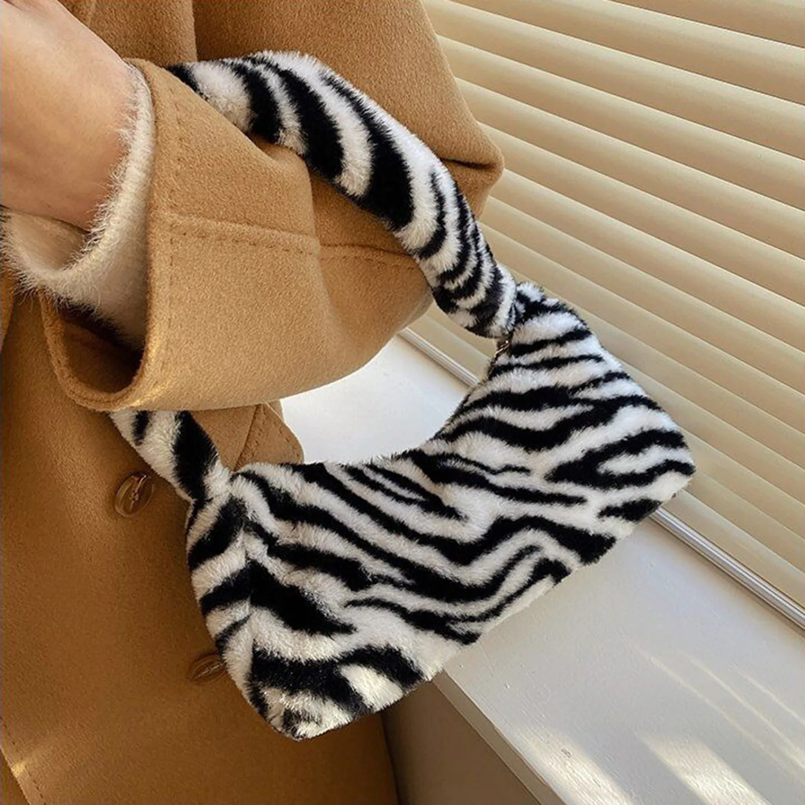 

Shoulder Bags New Female Bag Creative Design Plush Handbags Handbags Crossbody Bags Free Shipping