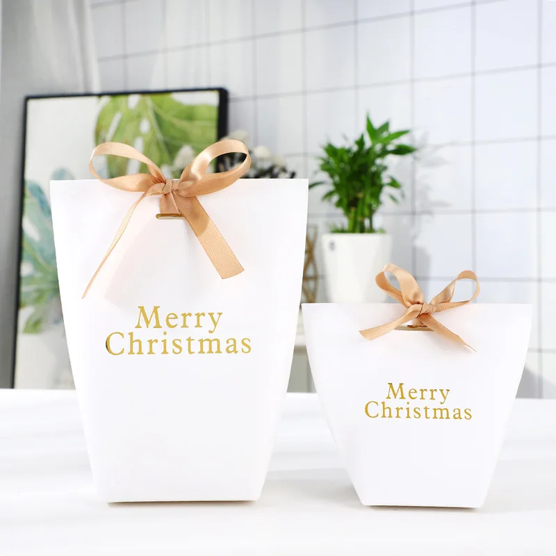 

10pcs Christmas Gift Box Merry Christmas Hot Stamping Christmas Carton Candy Biscuit Packaging Box Packaging Bag with Ribbon