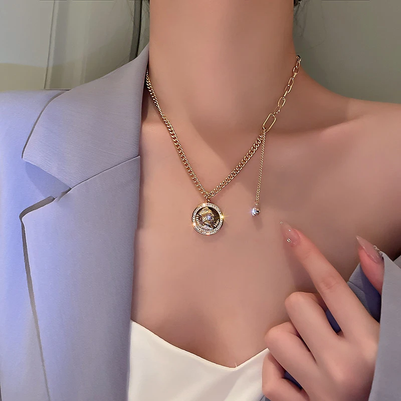 

Metal Portrait Necklace Rhinestone Badge Chains Trendy Golden Necklace Party Women Girls Valentines Pendant Necklace Jewelry