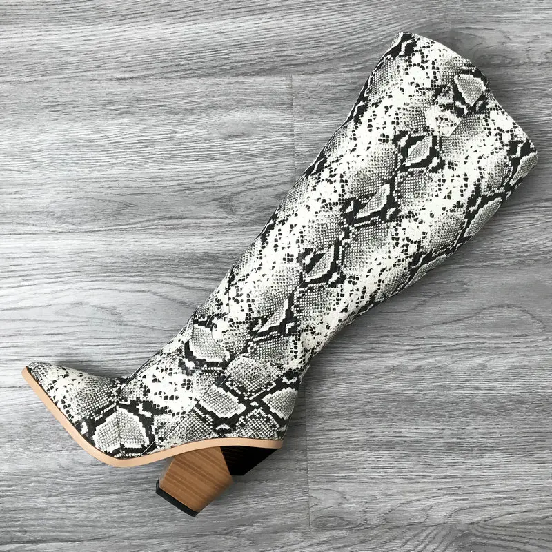 apricot snake Женские сапоги до колена из искусственной кожи со змеиным принтом; цвет желтый, розовый, красный; ковбойские сапоги с острым носком в западном стиле; женские высокие сапоги на массивной танкетке - Цвет: apricot snake
