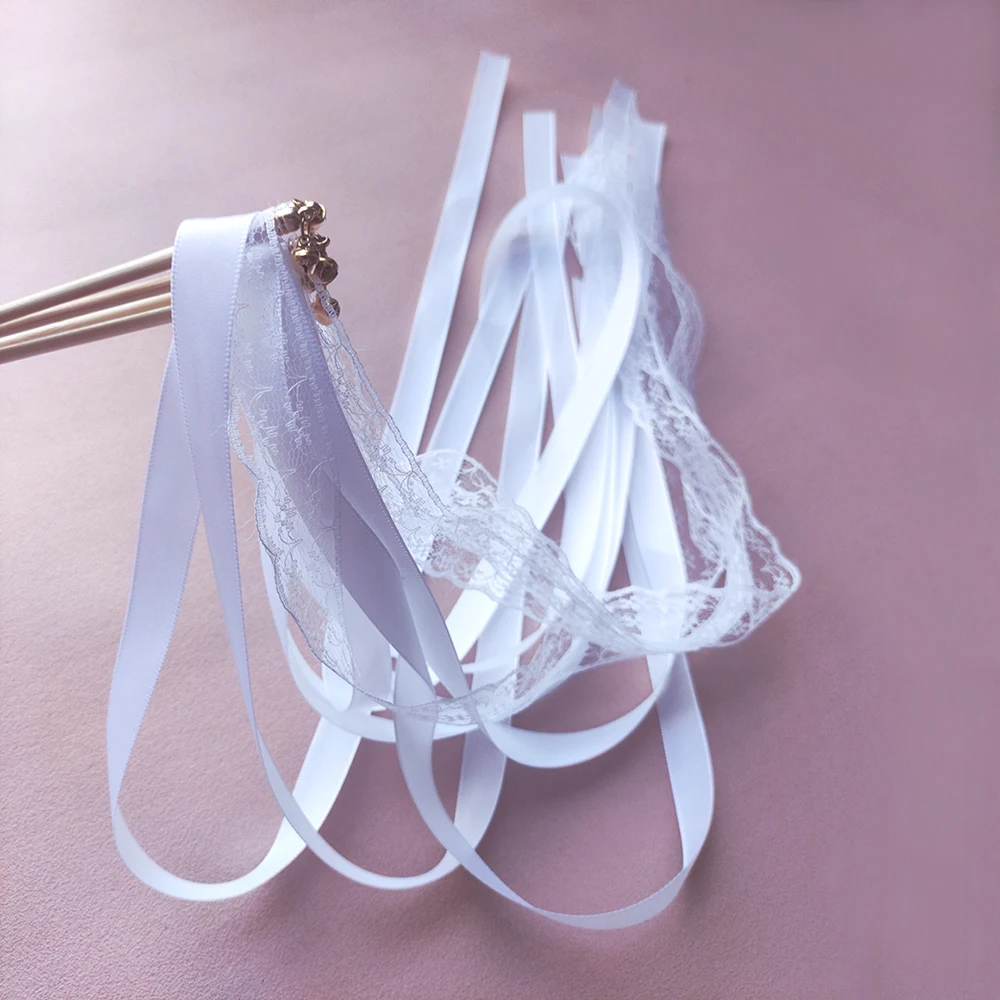 50 Uds encaje blanco cinta varitas para boda con oro Bell 20 piezas Uds cinta de la boda Hada de palo girando serpentinas fiesta Prop varitas-2
