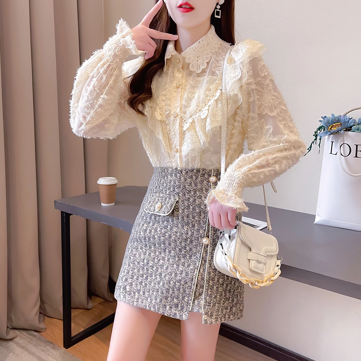 

2021 Spring New Temperament Ladies Lace Shirt Slim Short Skirt Elegant Women Two Pieces Set