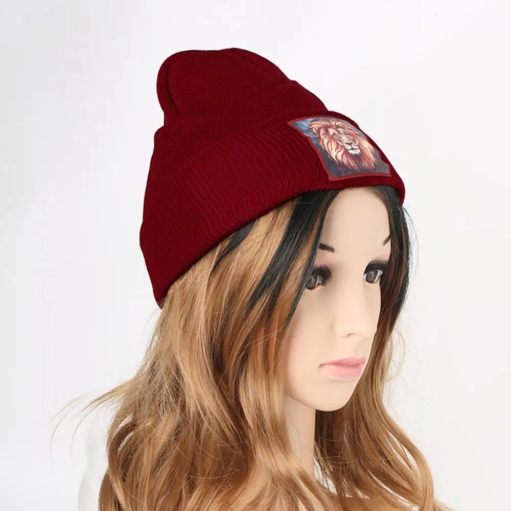 Мужская вязаная шапка Красная с рисунком льва куполообразная теплая зимняя