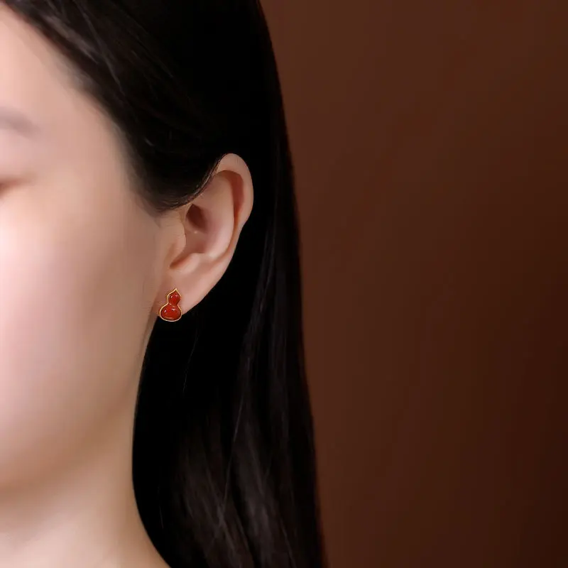 Женские сережки-гвоздики из серебра 925 пробы с инкрустированным агатом и