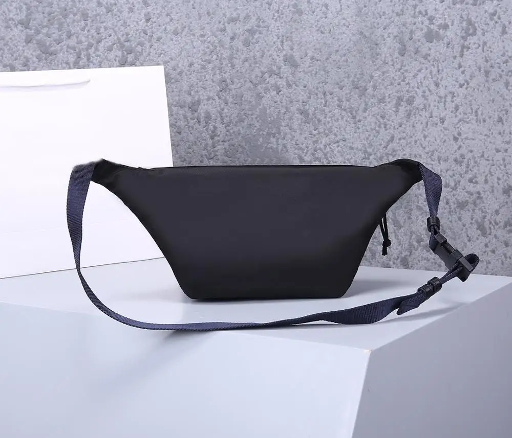 

Spring 2020 New Fanny bag designer breast bag factory price.Free postage around the world, beautiful bags for men and women