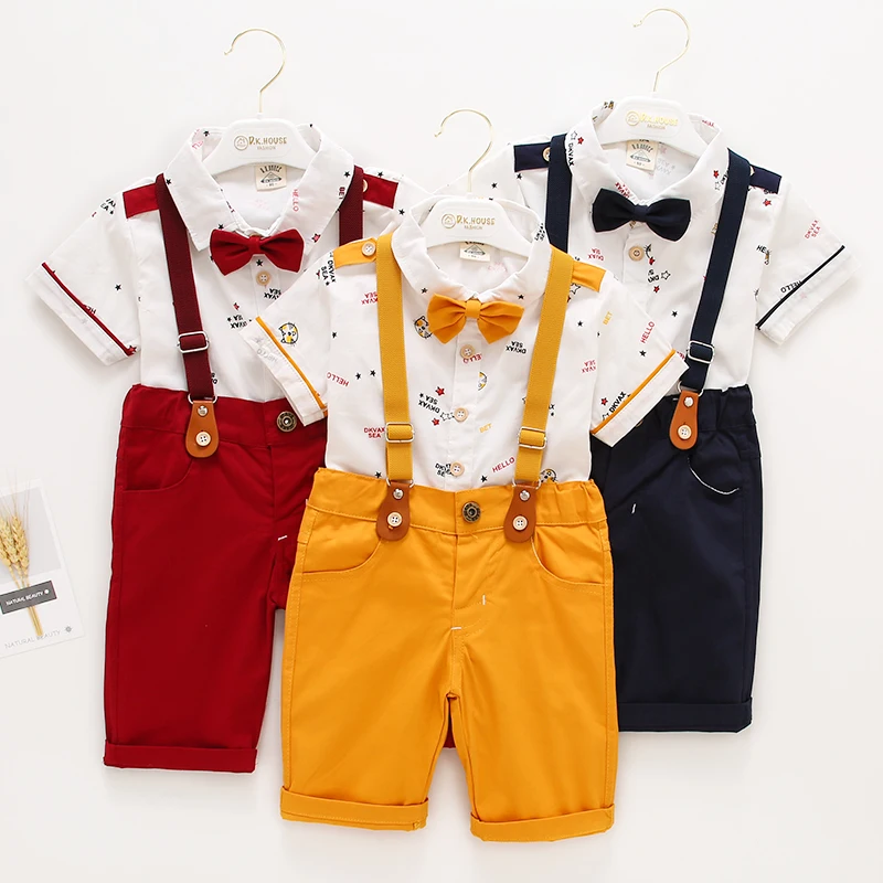 

Футболка с коротким рукавом и буквенным принтом + комбинезон