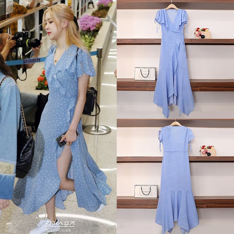 Женское платье с V образным вырезом kpop голубое в горошек оборками и модель