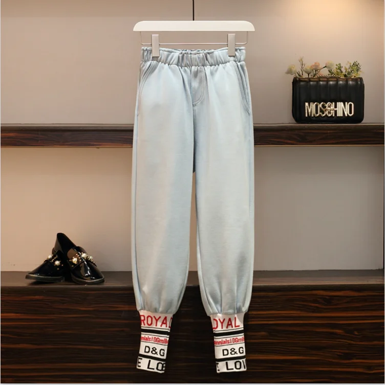 Женский комплект с буквенным принтом из двух предметов для весны и осени размера