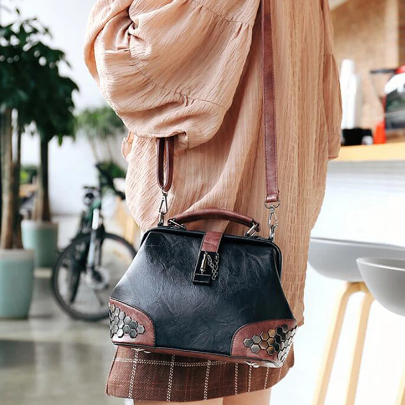 

Women Handbag PU Leather Small Doctor Bag Women Shoulder Bag Female Crossbody Handbag Lock Chain Rivets Girls Vintage