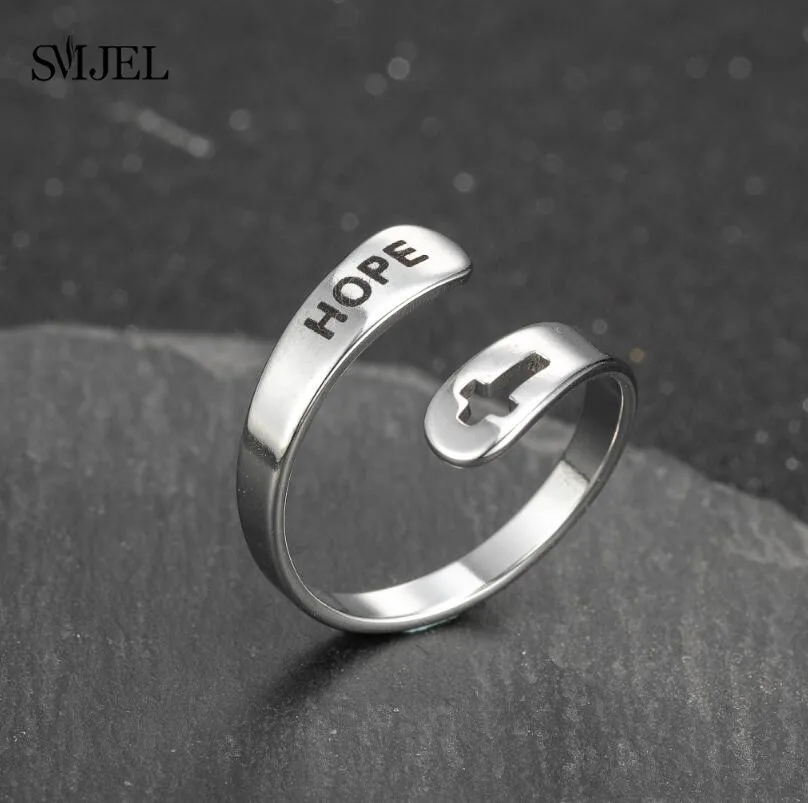 Кольцо-манжета женское из нержавеющей стали с выгравированным крестом и надписью Кольцо-манжета женское из нержавеющей стали с выгравированным крестом и надписью