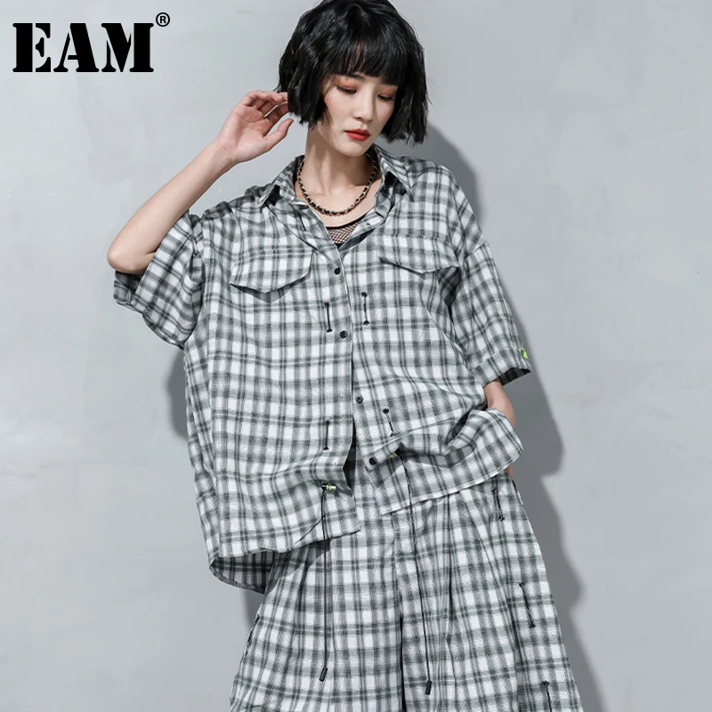 

[EAM] Women Green Plaid Big Size Irregular Blouse New Lapel Three-quarter Sleeve Loose Shirt Fashion Spring Summer 2022 1DD9523
