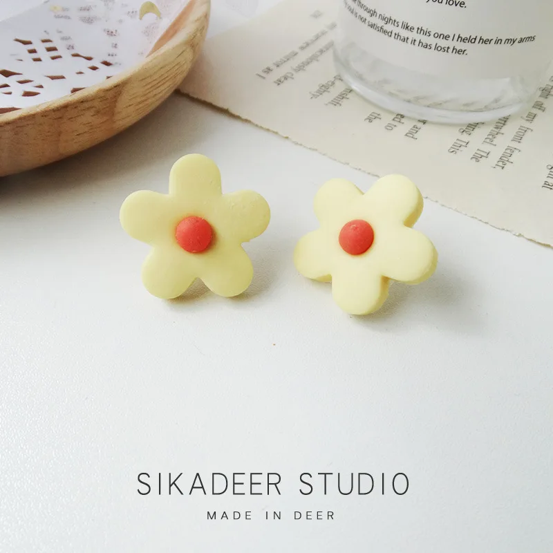 Корейские модные милые мягкие керамические серьги-гвоздики карамельных цветов