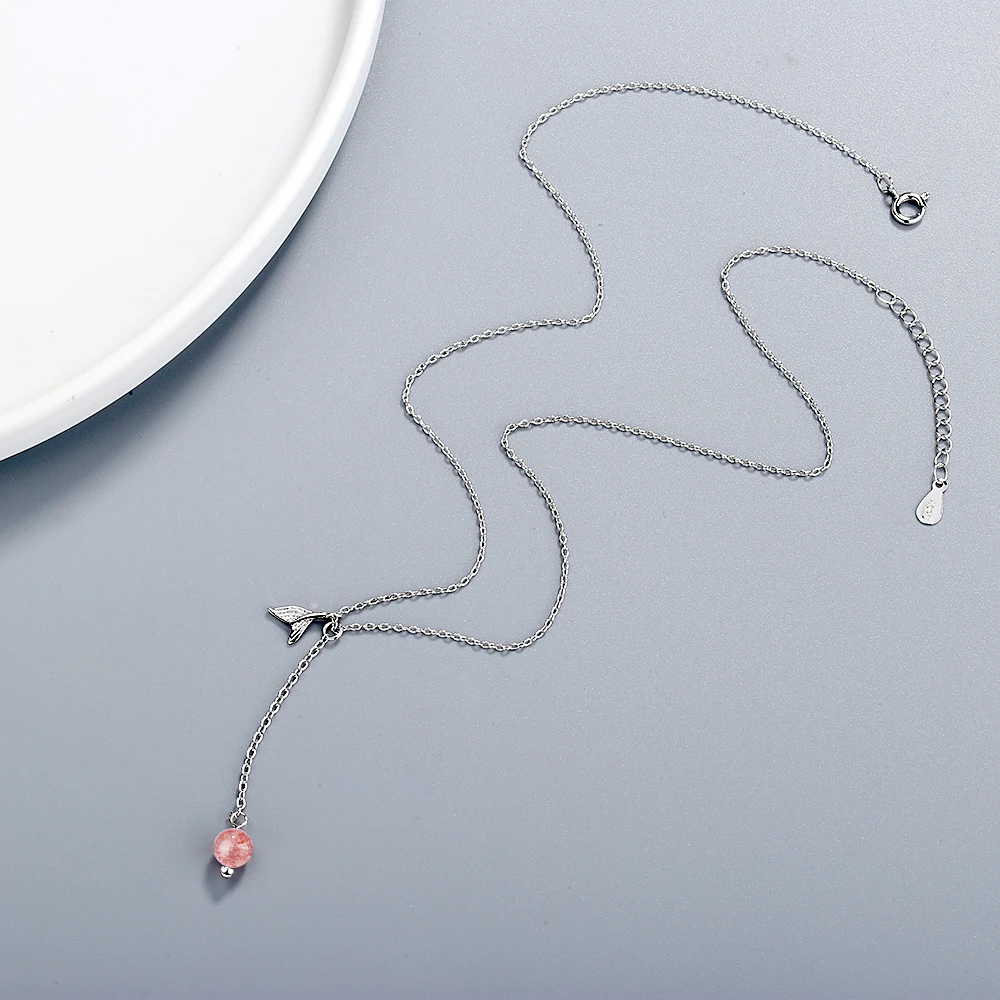 Женское ювелирное изделие из серебра 925 пробы с кристаллами в виде клубники и