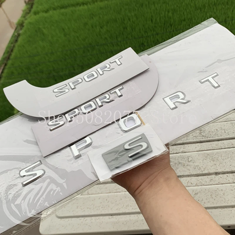 Значок серая квадратная хромированная Спортивная эмблема с буквами SPORTPLUS для