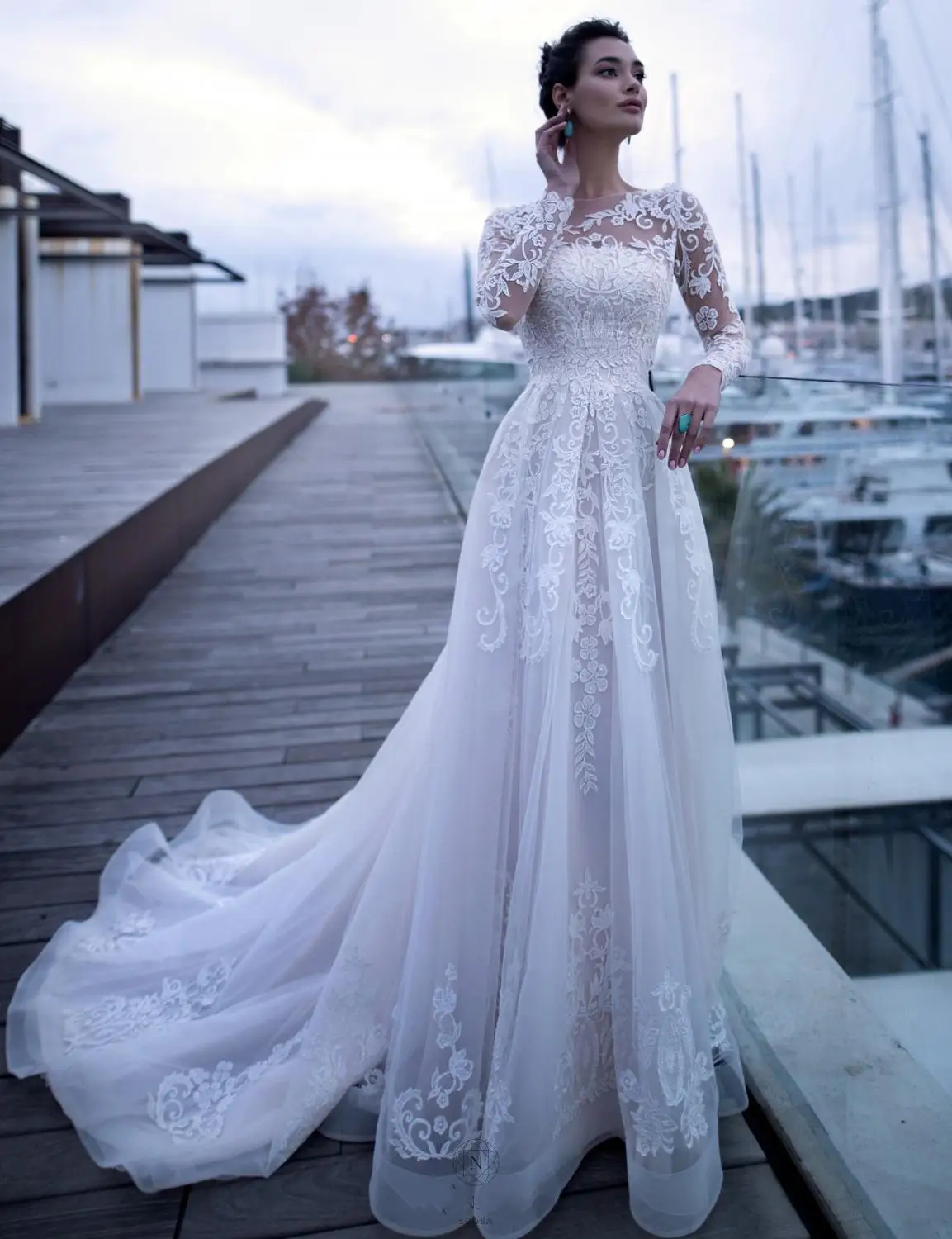 

New Design Fashion Long Wedding Dress 2020 O-Neck Long Sleeves A-Line Lace Tulle Bridal Gowns Vestido de noiva longo