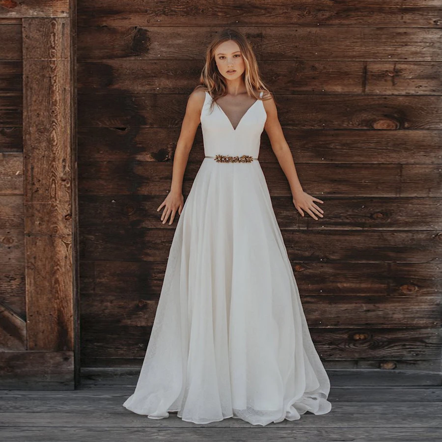 Женское свадебное платье на тонких бретельках элегантное с V-образным вырезом и