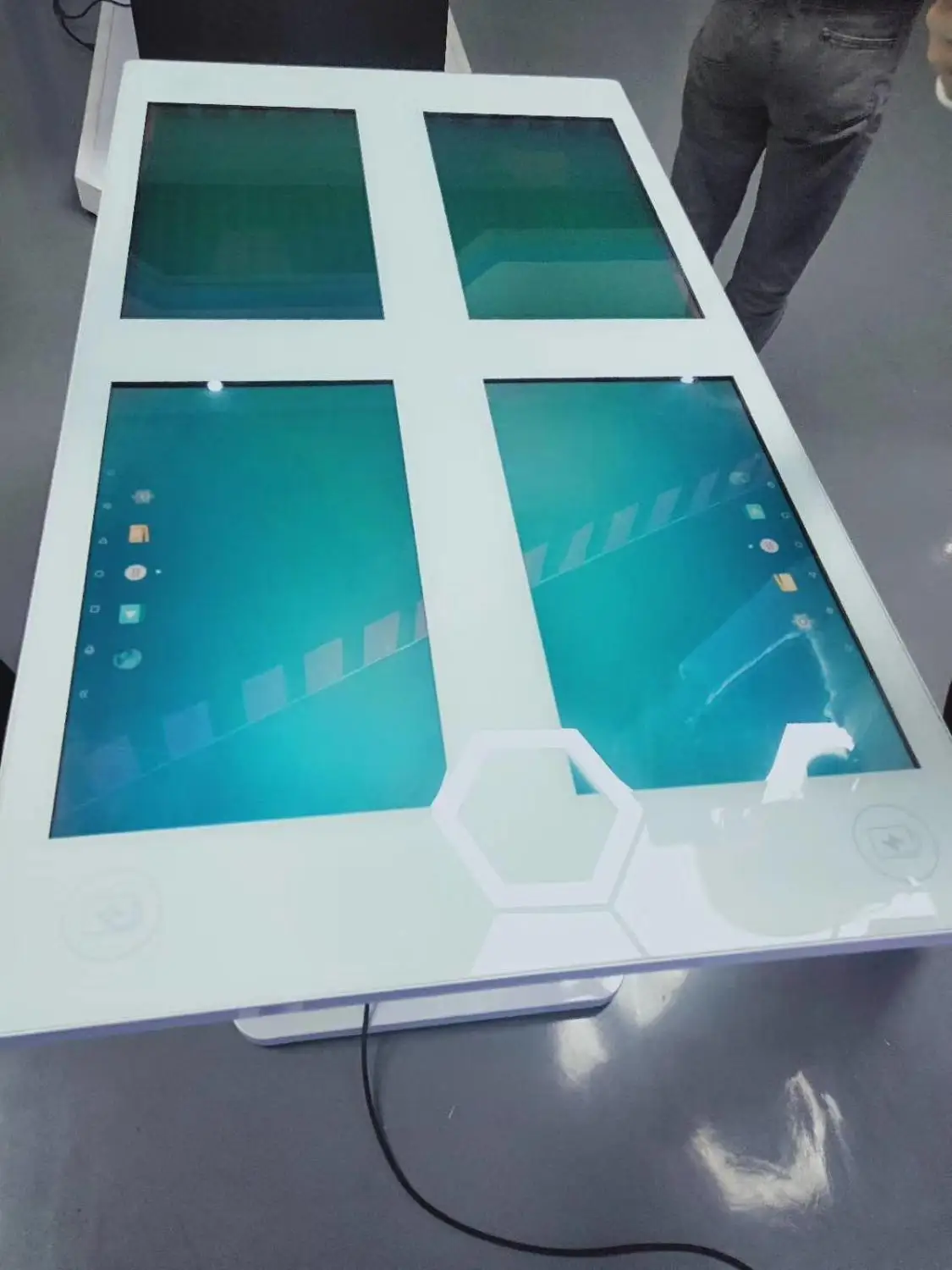 Игровая машина 65 дюймов цифровая вывеска ЖК сенсорный экран интерактивная