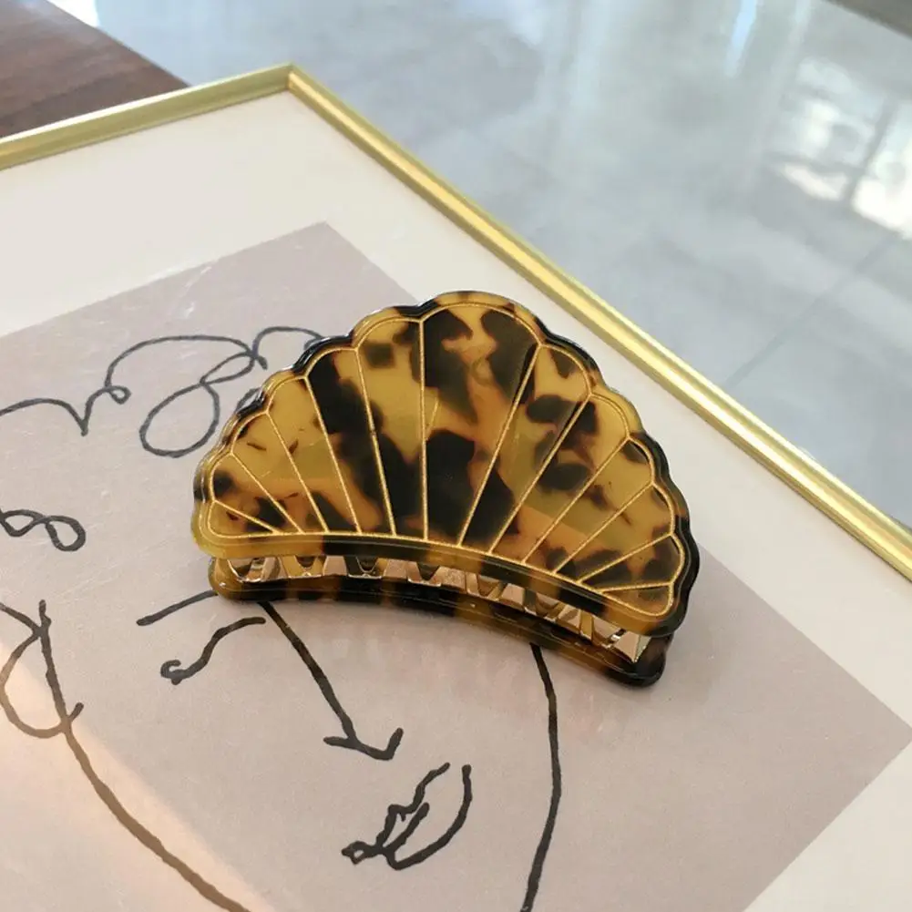 

Hair Claw Clips for Women Shell Shape Barrettes Crab Hair Clips Large Tortoiseshell Leopard Acetate Hairpins Hair Accessories