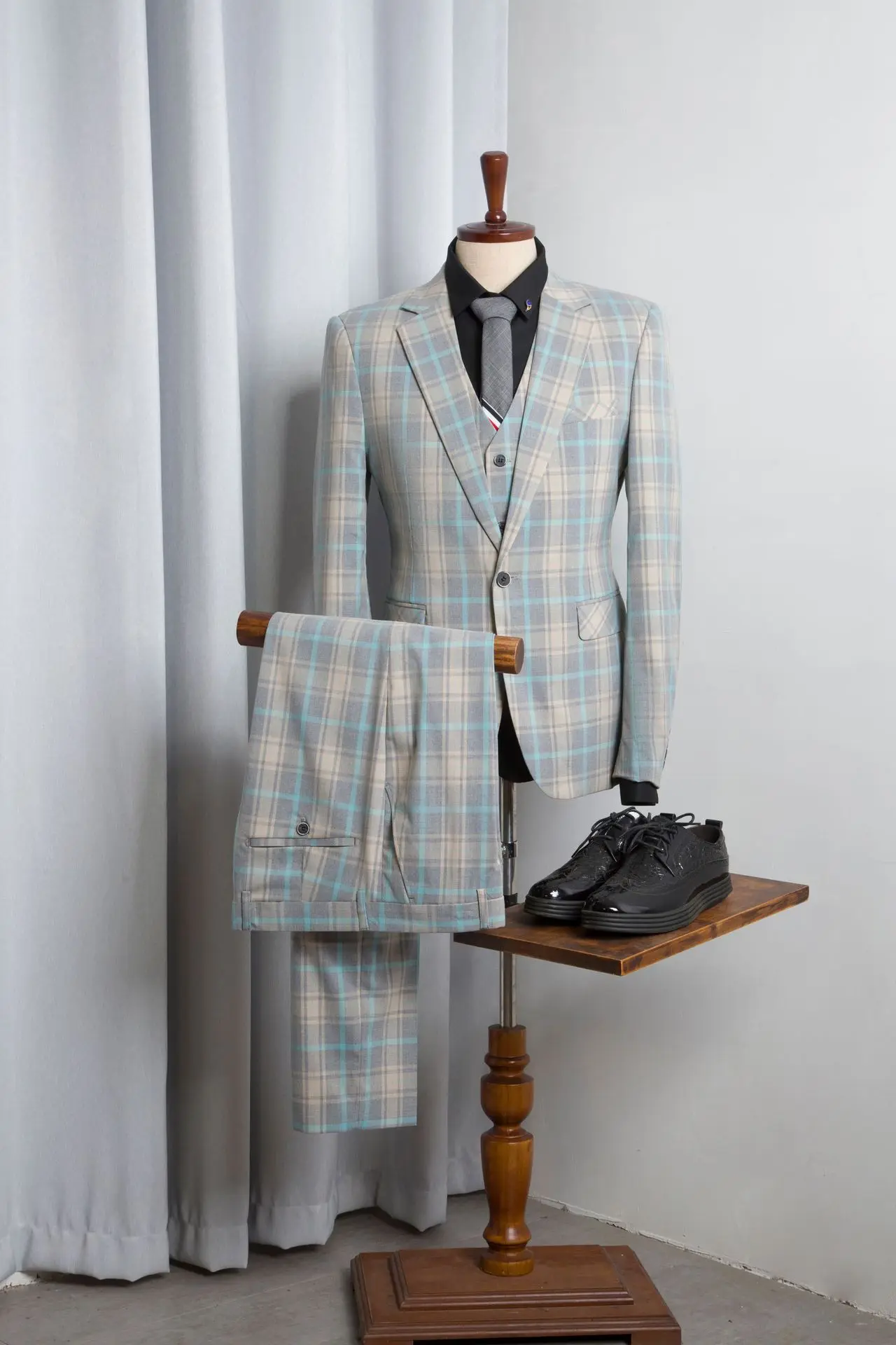 

Nightclub Casual Plaid Suits for Men Slim Fit Vintage Groom Tuxedos Luxury Checked Wedding Suits for Men Three Piece Tuxedos