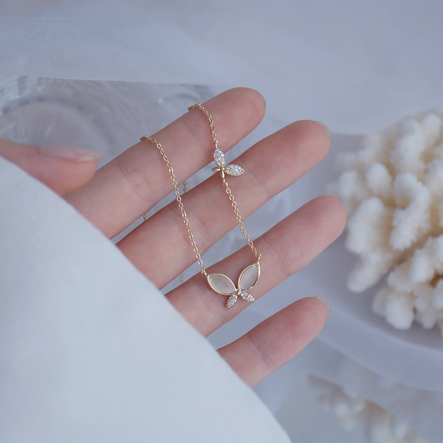 

High Quality 14K Real Gold Micro-inlaid Cubic Zircon Delicate Butterfly Wings Fairy Design Short Necklace for Women