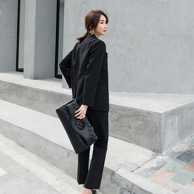 Женский двубортный блейзер с отложным воротником и длинными брюками | Женская