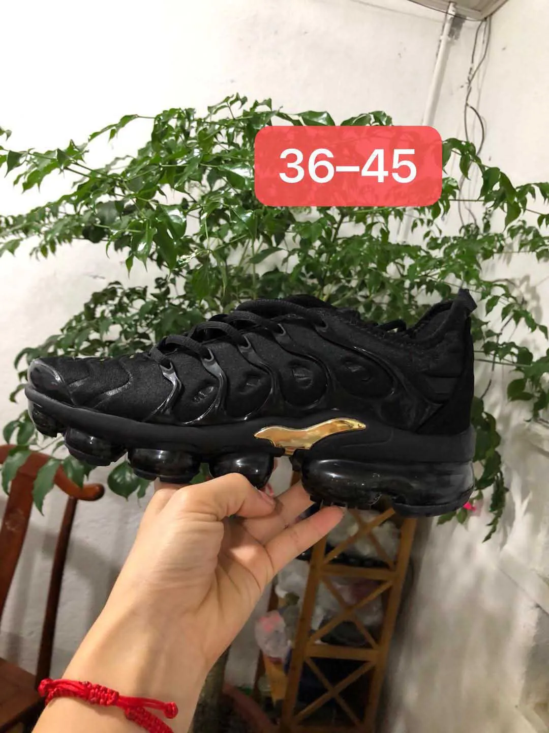 

2021 New Tn For Womens and Mens Shoes Cheap Black White Red TN Plus Ultra Sports Shoes Classic TN Requin Designer Sneakers