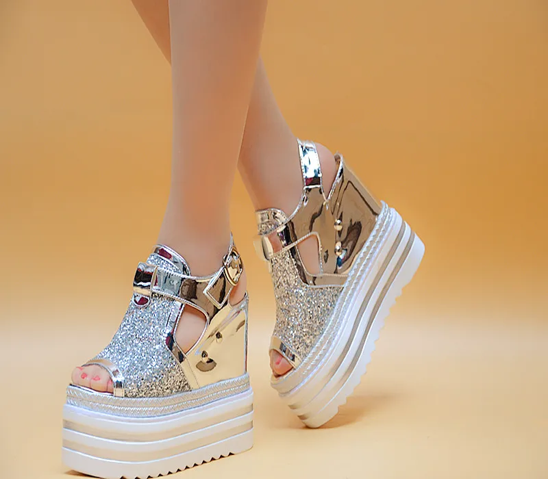 Сандалии женская обувь коллекция 2019 года сезон лето повседневная на очень