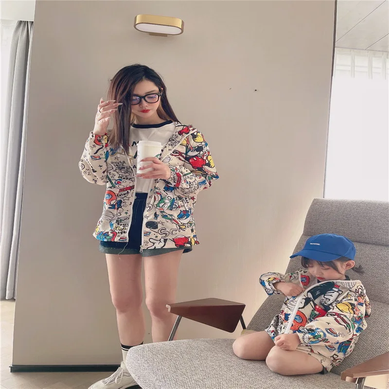 

Family Matching Outfits Mother Daughter Coat Cartoon graffiti hooded coat Fashion Parent-child Family Matching Clothes E100116