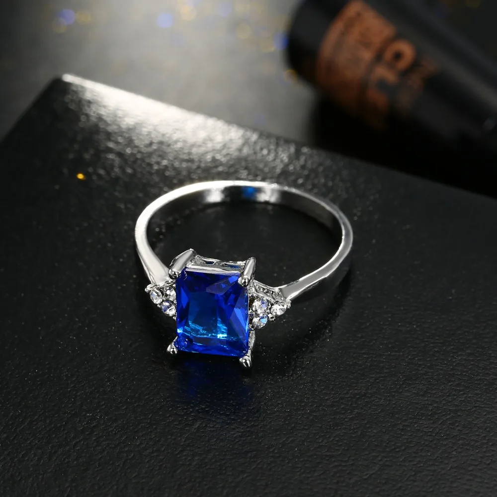 

Fashion Luxury Square Crystal Cubic Zirconia Rings For Women Romantic Silver Color Ring Anillos Female Engagement Jewelry Gift