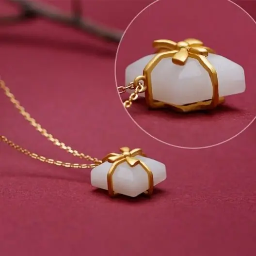

Natural Hetian Jade Butterfly Pendant Small Fresh Lock Design Necklace Ancient Style Golden Box Gift Box Wo