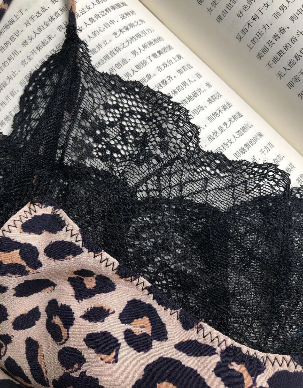 100% Viscose Sexy Ladies Leopard Camis Ladies Summer Vest Lace Huat Female Tank Top Wild Stylish