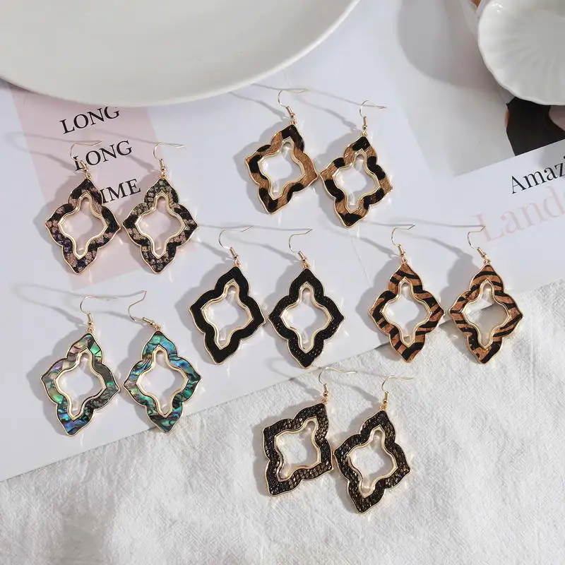 

Cutout Quatrefoil Leather Earrings for Women Morocco Point Abalone Flower Drop Earrings Jewelry Wholesale E7811 ZWPON