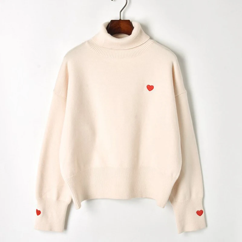 Женский свитер с вышивкой в виде сердца высоким воротником | Женская одежда