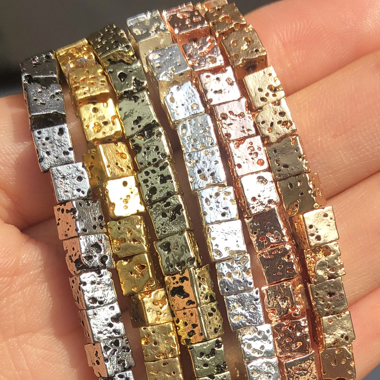 

3, 4 мм, природная зернистость, черный родий, золотой цвет, квадратные гематита, свободные бусины, фотобраслет 15 дюймов