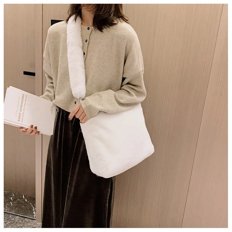 

Luxury Elegant Ladies Plush Crossbody Bag Simple Solid Color Female Large Shoulder Bags Casual Faux Fur Purse Women Handbags