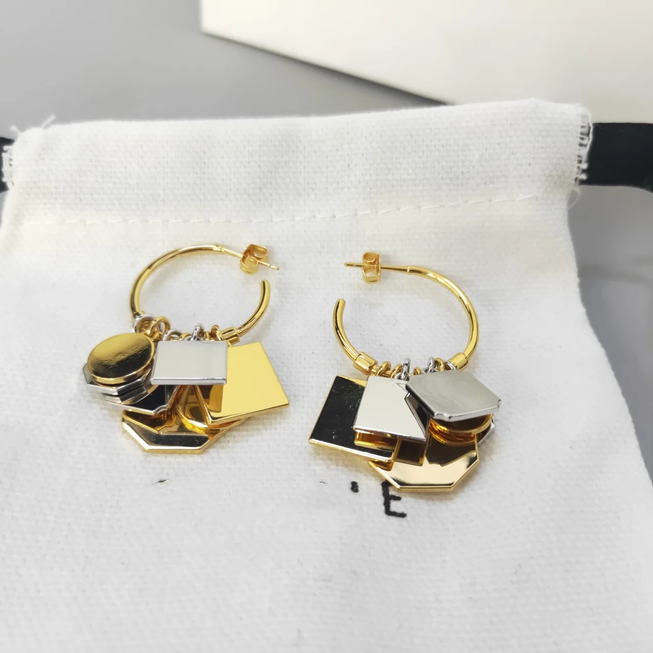 

2020 New European and American Creative Elements Korea Creative Style online celebrity Irregular Earrings Flavone Plated