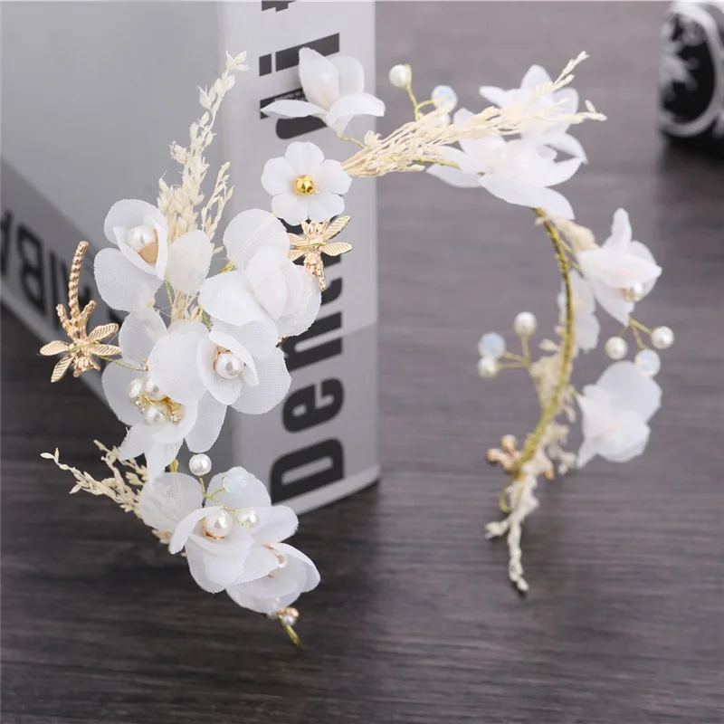 

Romantic White Flower Crown Rustic Floral Hairbands Pearl Head Wreath for Wedding Bride Garland Beach Travel Hair Accessories