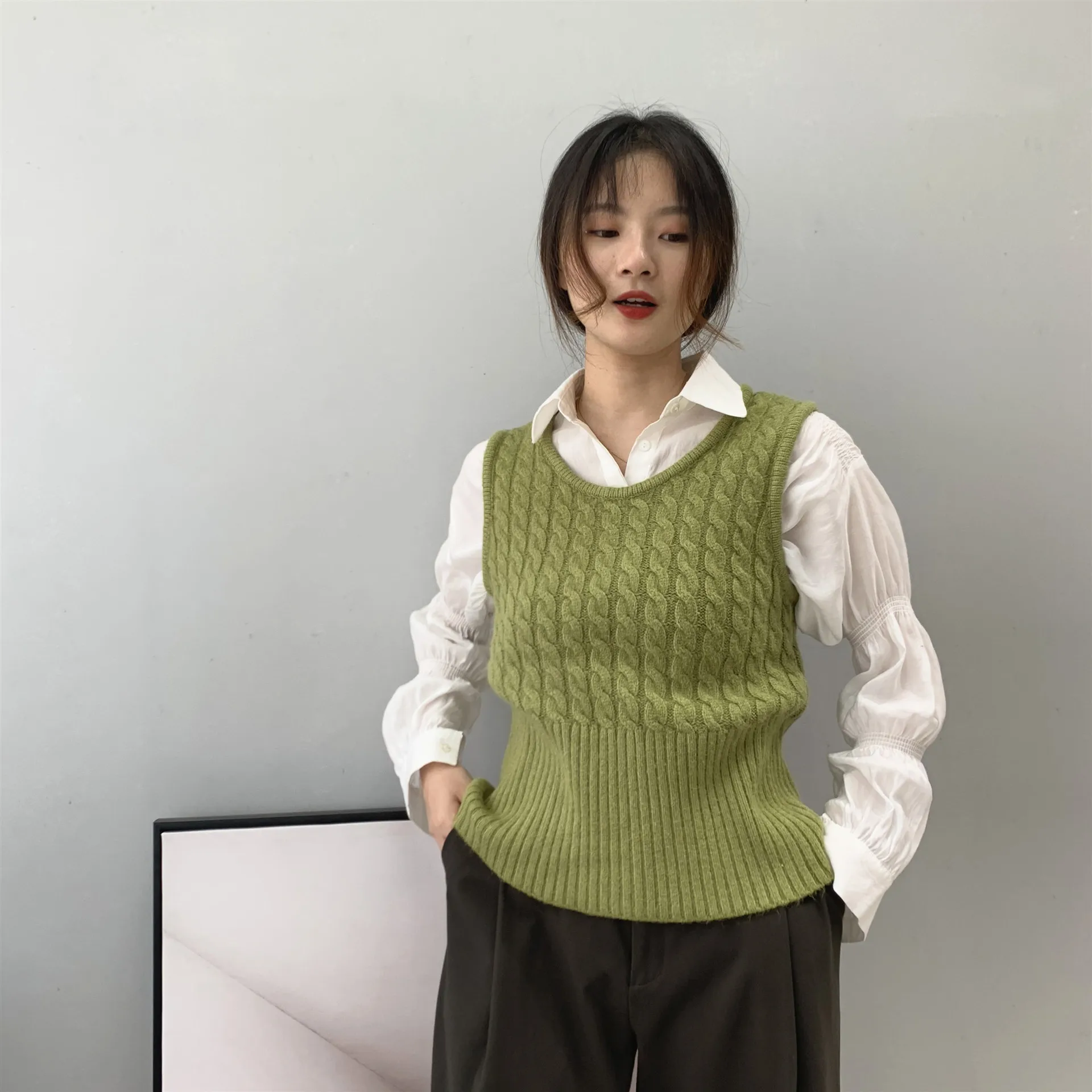 Утепленный жилет свитер женский Конопляный темперамент | Женская одежда